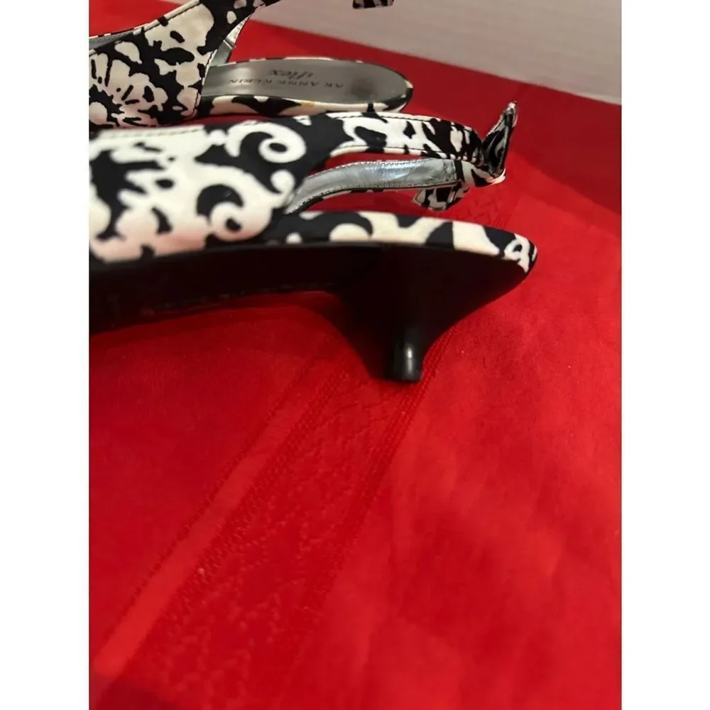 Anne Klein Iflex Black/White Floral Slingback Kitten Heel Pumps w/Bows